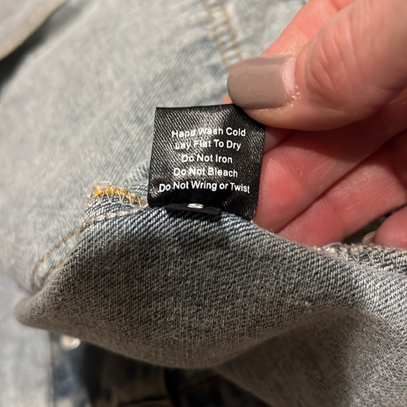 Vici Pearl and Embroidered North Star Distressed Denim Blue Jean Jacket New - Picture 13 of 13